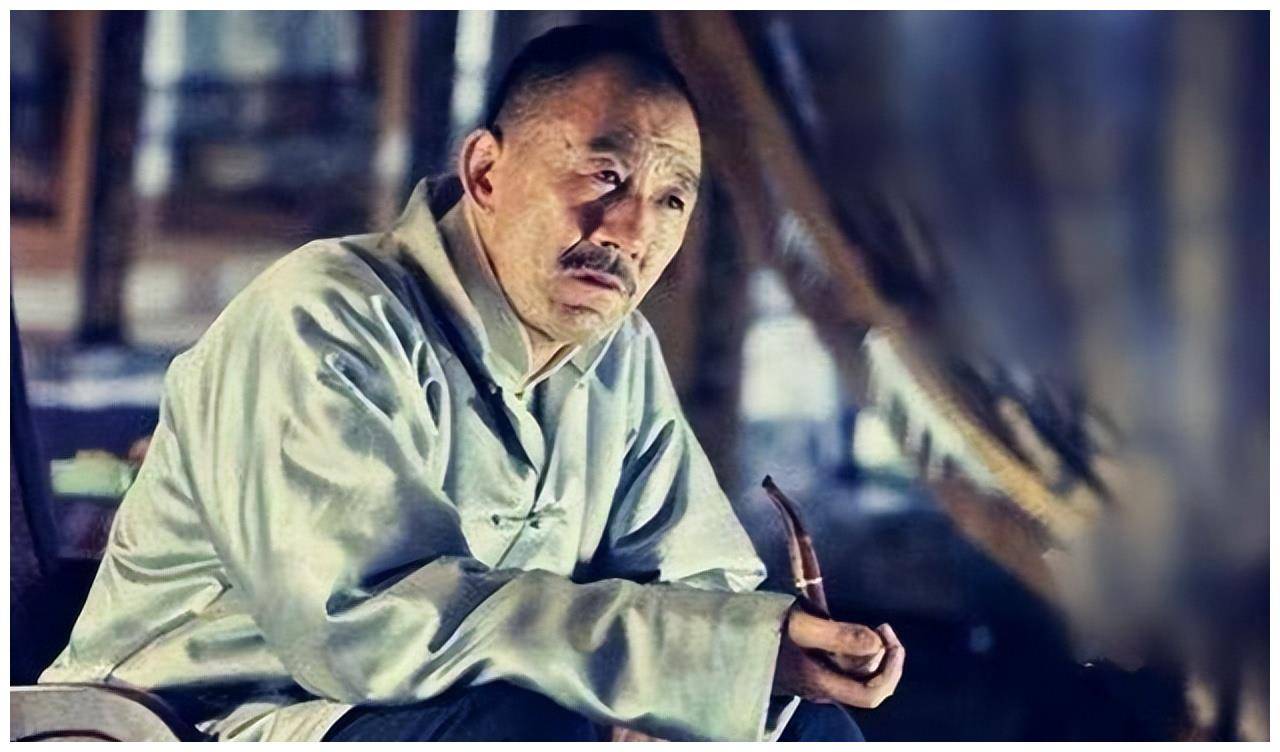 东北王张作霖的左膀右臂张作相,做出了一个震惊众人的决定:送儿子张廷