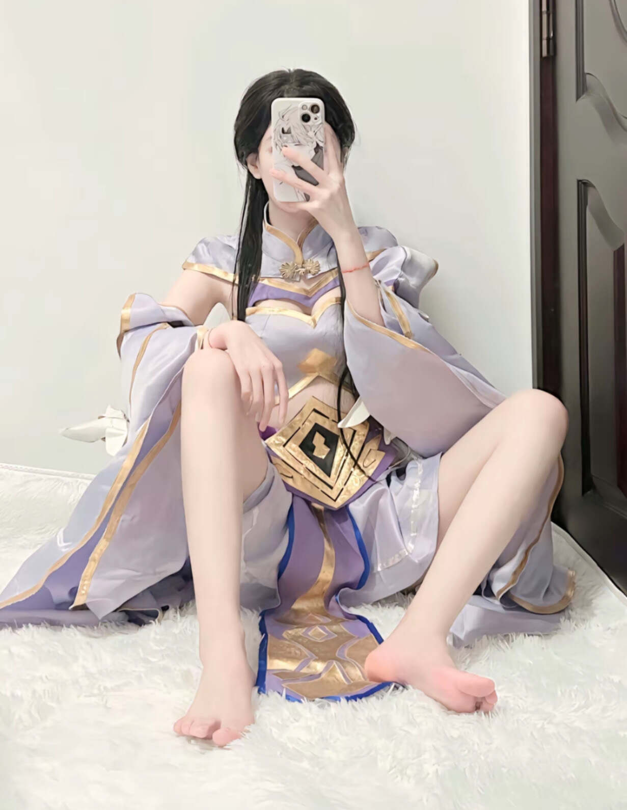 王者cos:露娜身穿紫色衣裙,大长腿超白,不愧是猴哥的老婆