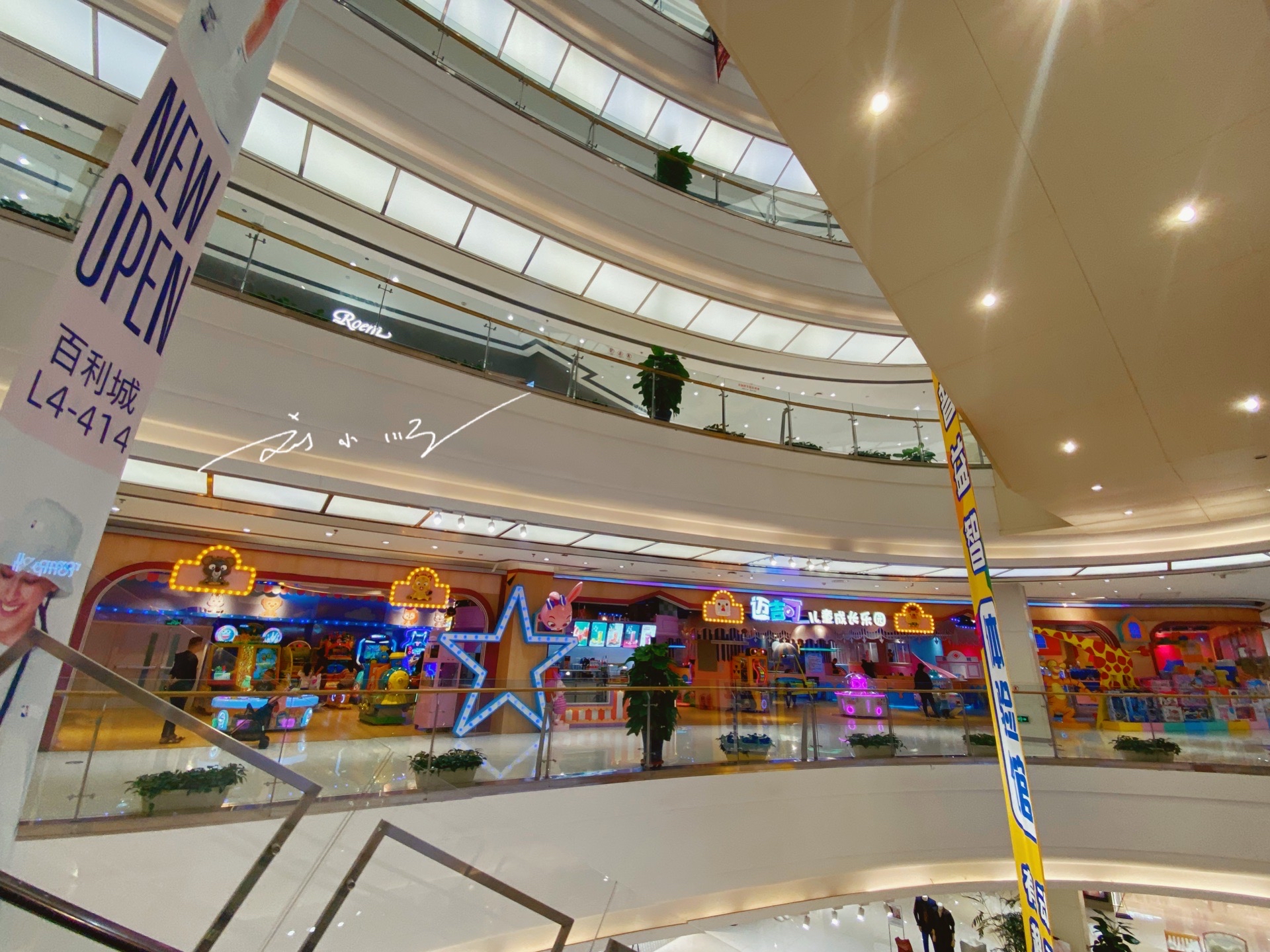 吉林省延吉市的地标商场,就在市中心,人气很旺,游客也会来打卡?