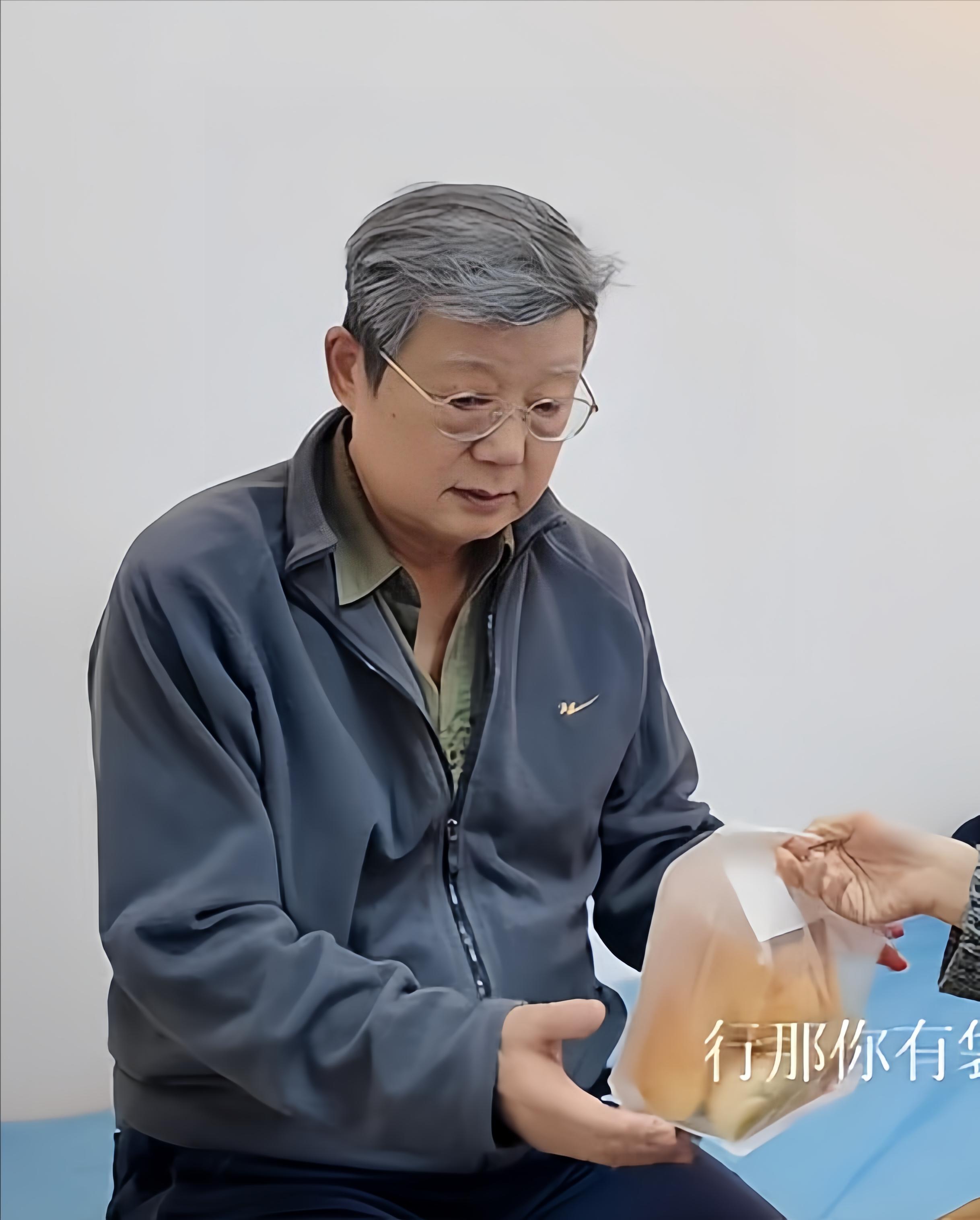 每次看到车晓彤的面容,就会忆起他早年扮演"金角大王"的情景,耳畔也会