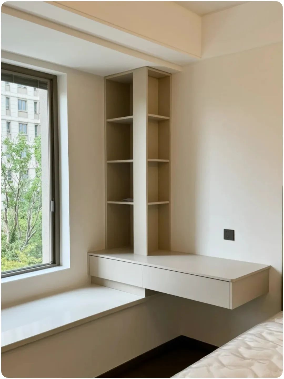 飘窗定制开放格或书桌,方便又实用