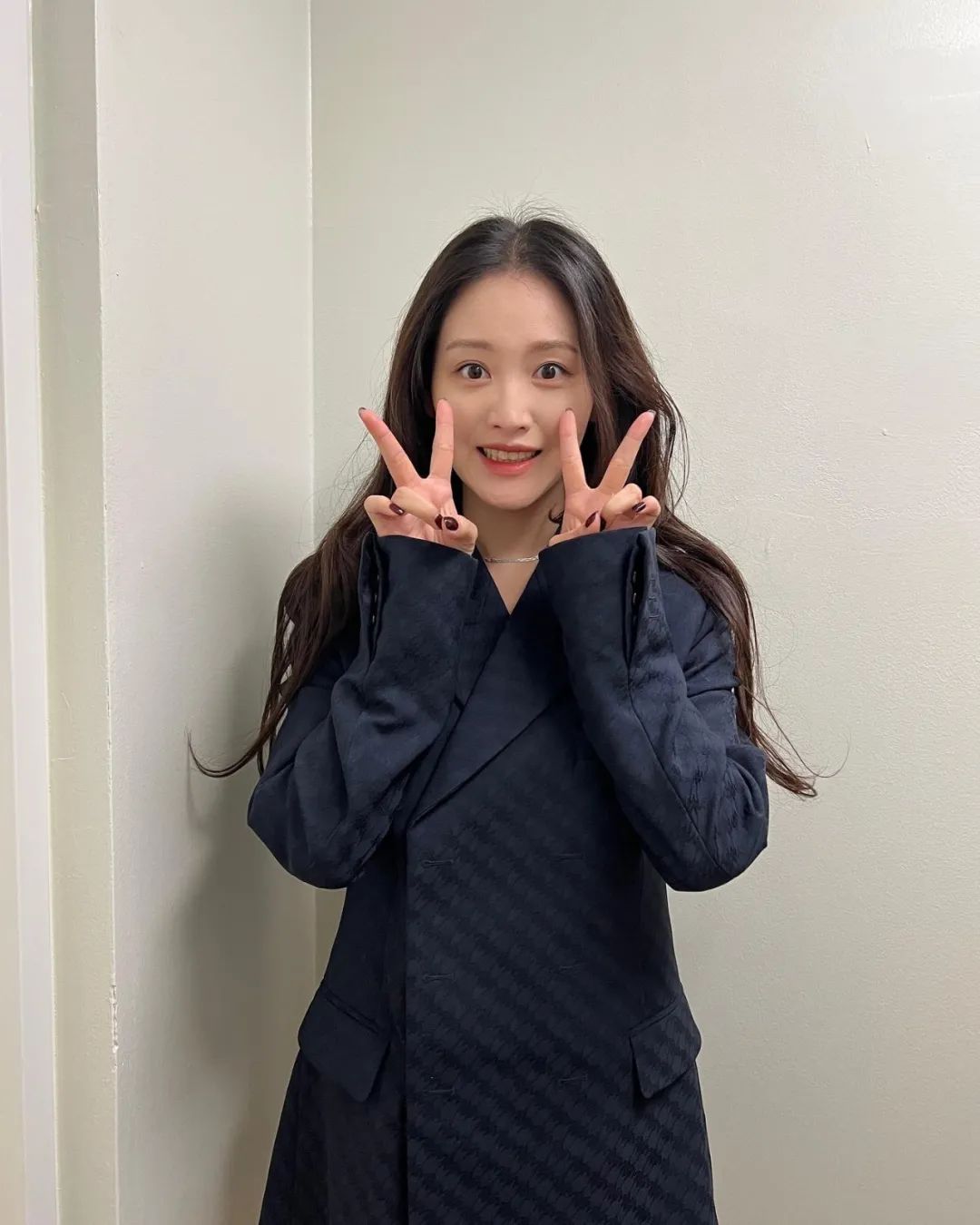 2009年以女团rainbow队长身份出道的韩国女星金栽经,承认已与圈外