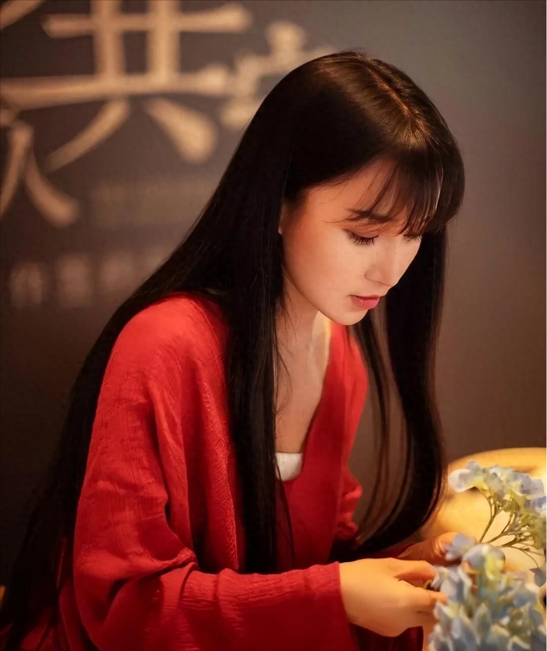 李子柒消失3年多,再次露面引争议,那"人间仙境"确实令人向往