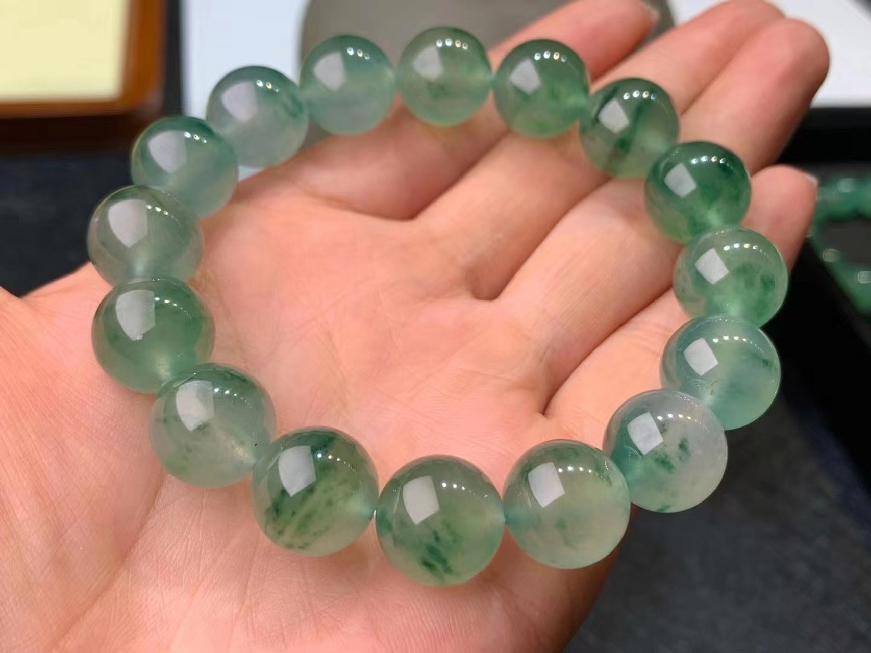 网红料高冰飘花手串[爱心]  卡13mm#翡翠