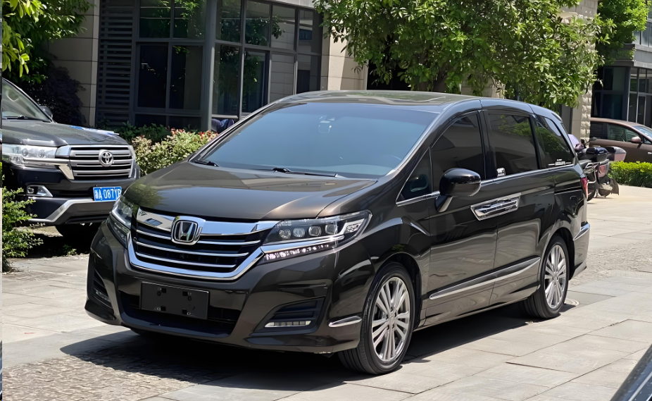 配置拉满!本田大7座mpv,低调的"黑武士",家用mpv新选择