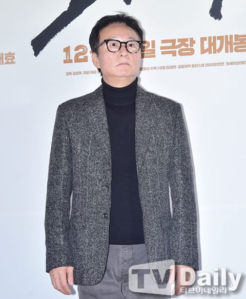 《波哥大：最后的机会之地》发布会：宋仲基微卷发少年感爆棚