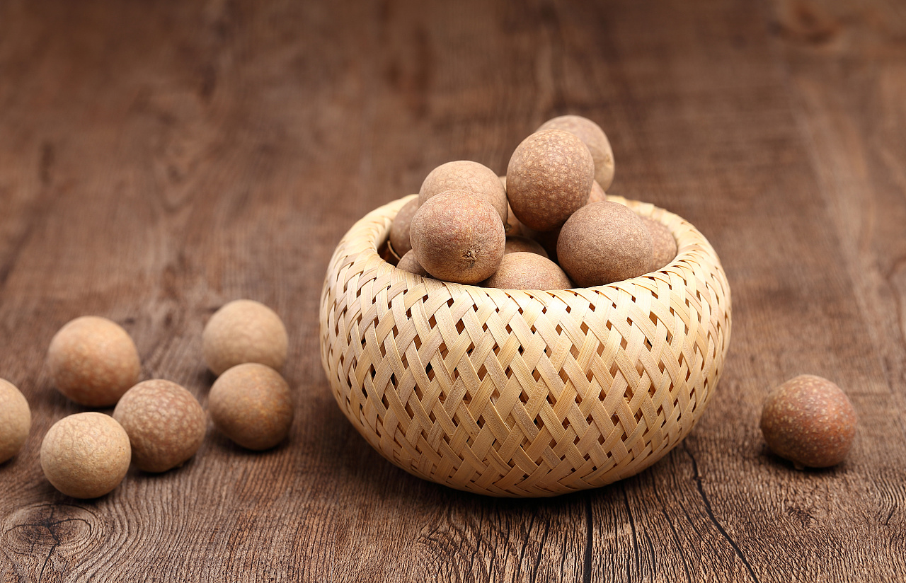 一颗桂圆三味药,冬天每天吃一点,助眠补气血,养出好气色!