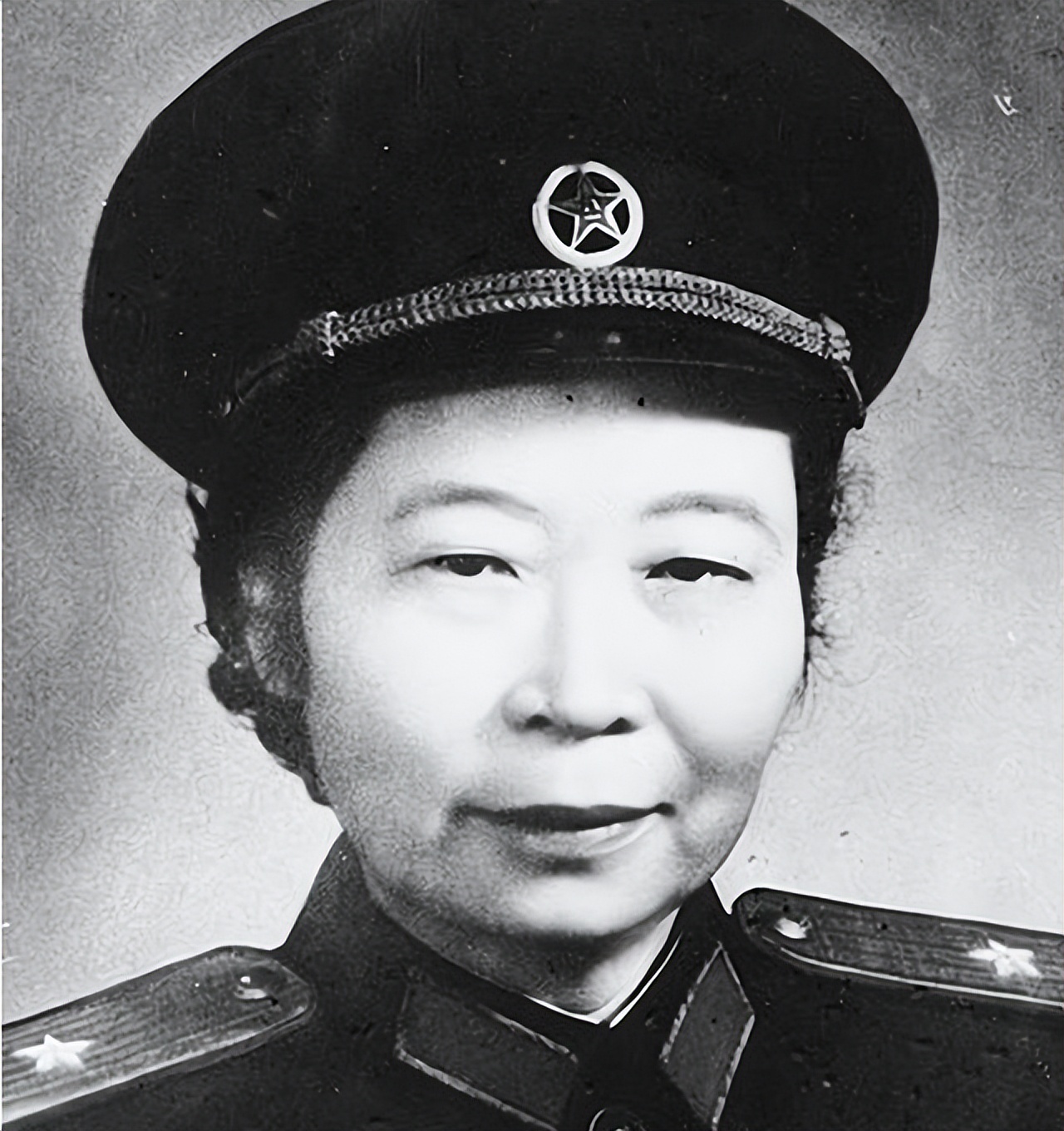 从童养媳到共和国开国将军,新中国第一位女将军李贞的传奇人生