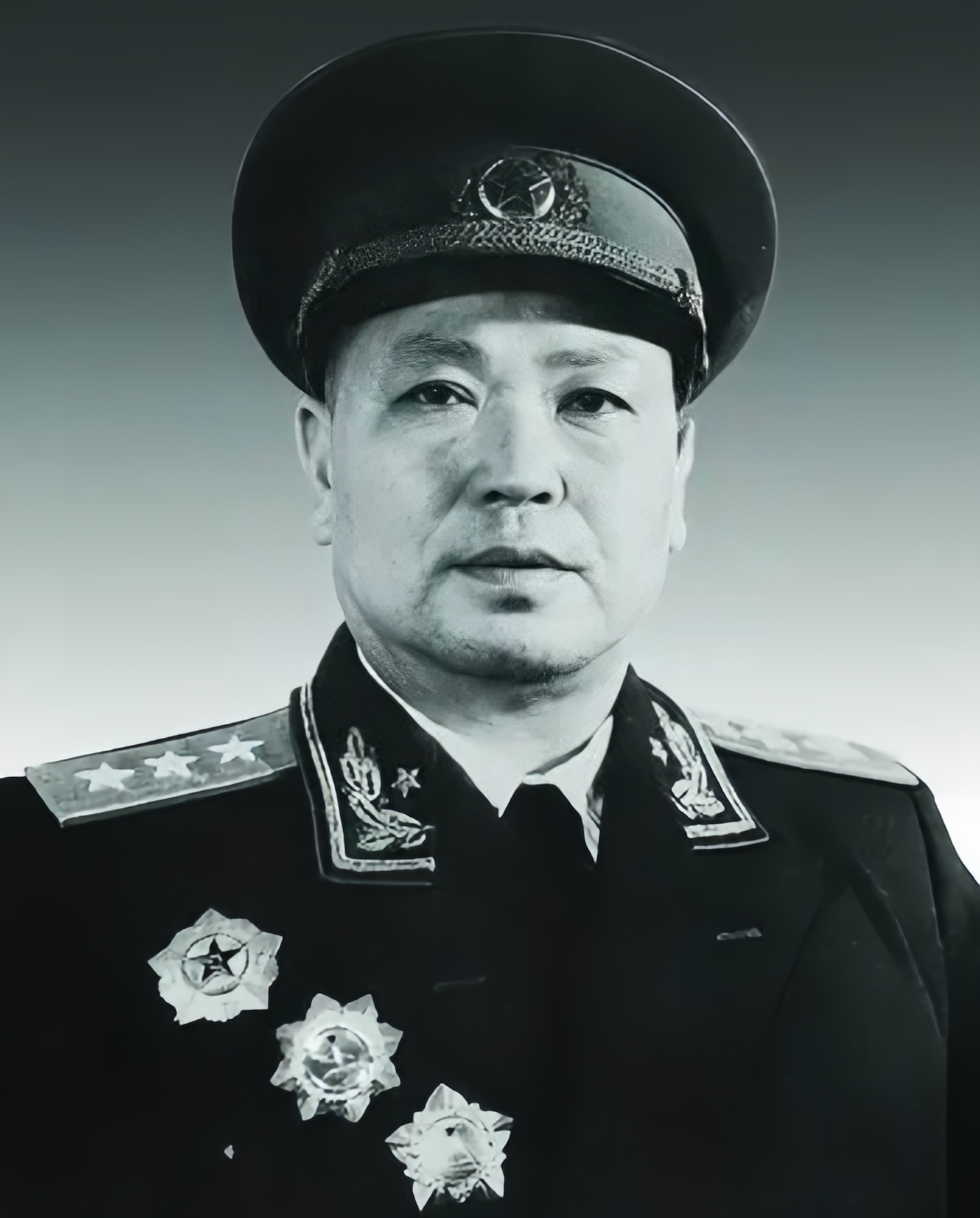 这位看上去气宇轩昂威风凛凛的将军是谁?