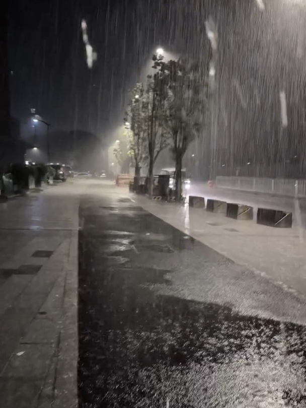 下雨天图片真实 心情图片