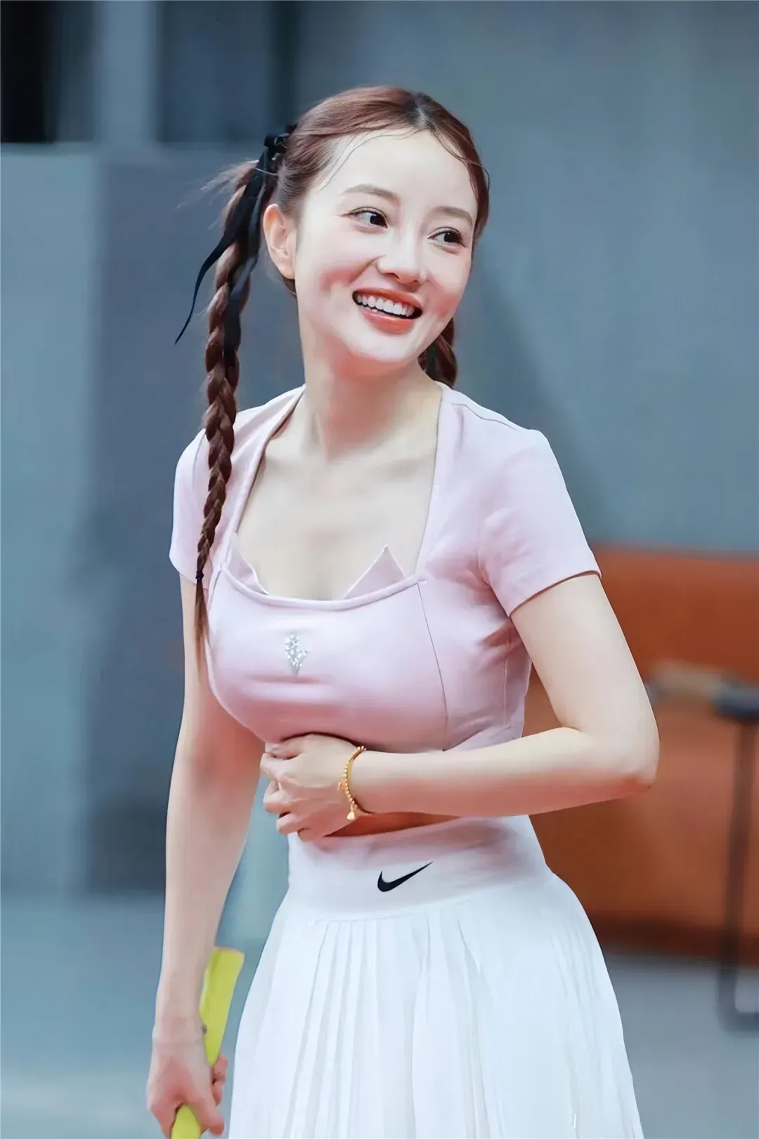 刚刷到李小璐打球的视频,差点没认出来