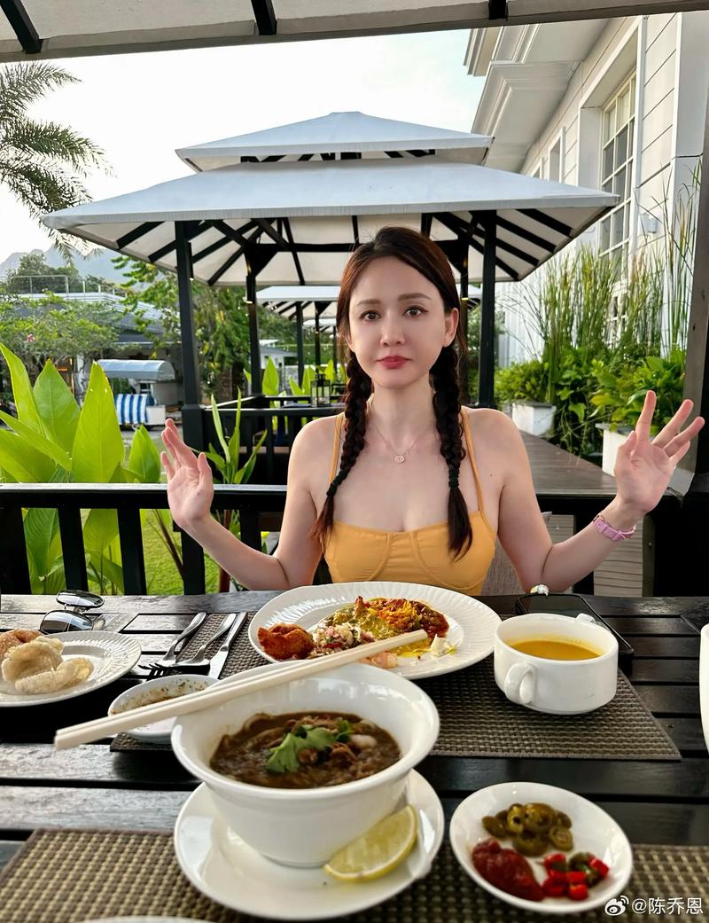 陈乔恩晒图吃公鸡蛋蛋,口味太重整一大桌