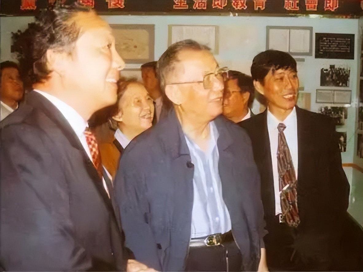 张劲夫:安徽原省长,支持包产到户,儿子副部级,儿媳是谷牧女儿