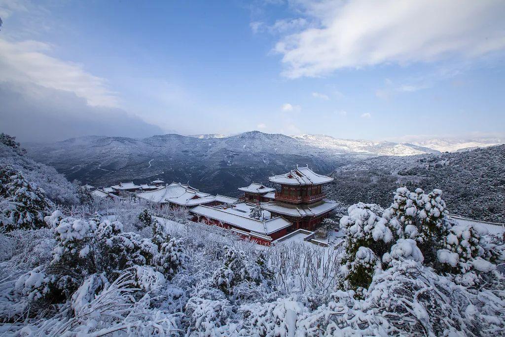 阳山威灵殿雪景图片