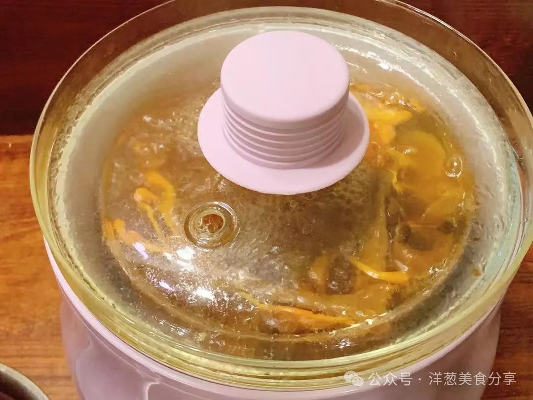 鹿茸菇与虫草花炖排骨图片