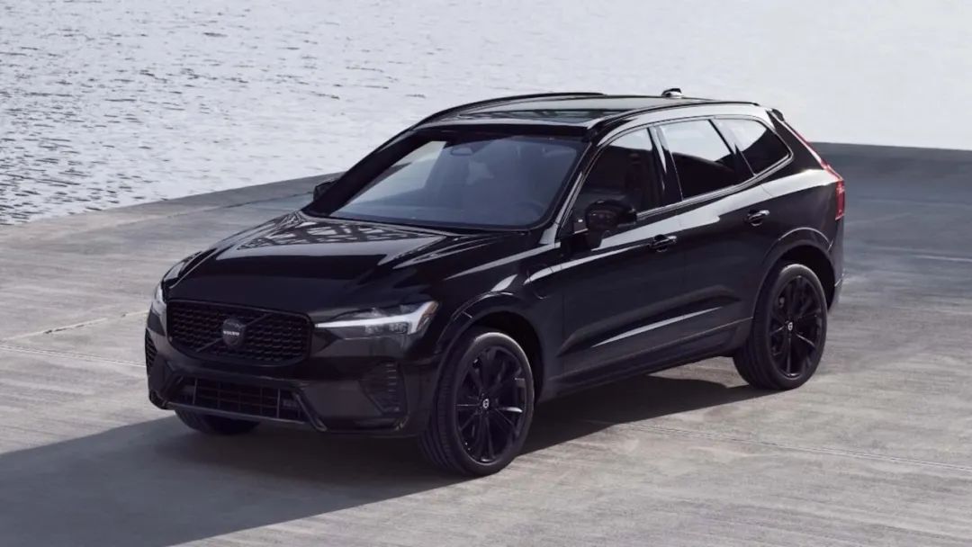 沃尔沃xc60b5智远极夜黑版车展降超10万,外观神秘动感