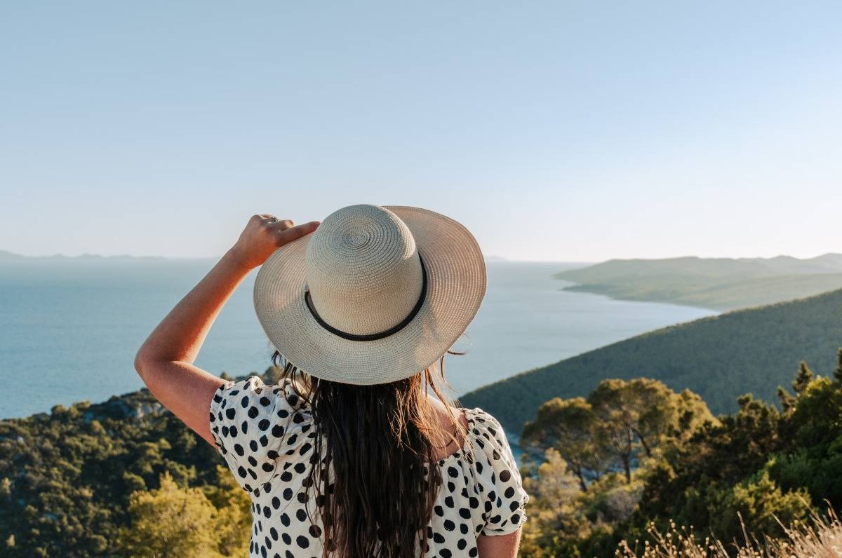 女生发旅游照片朋友圈图片