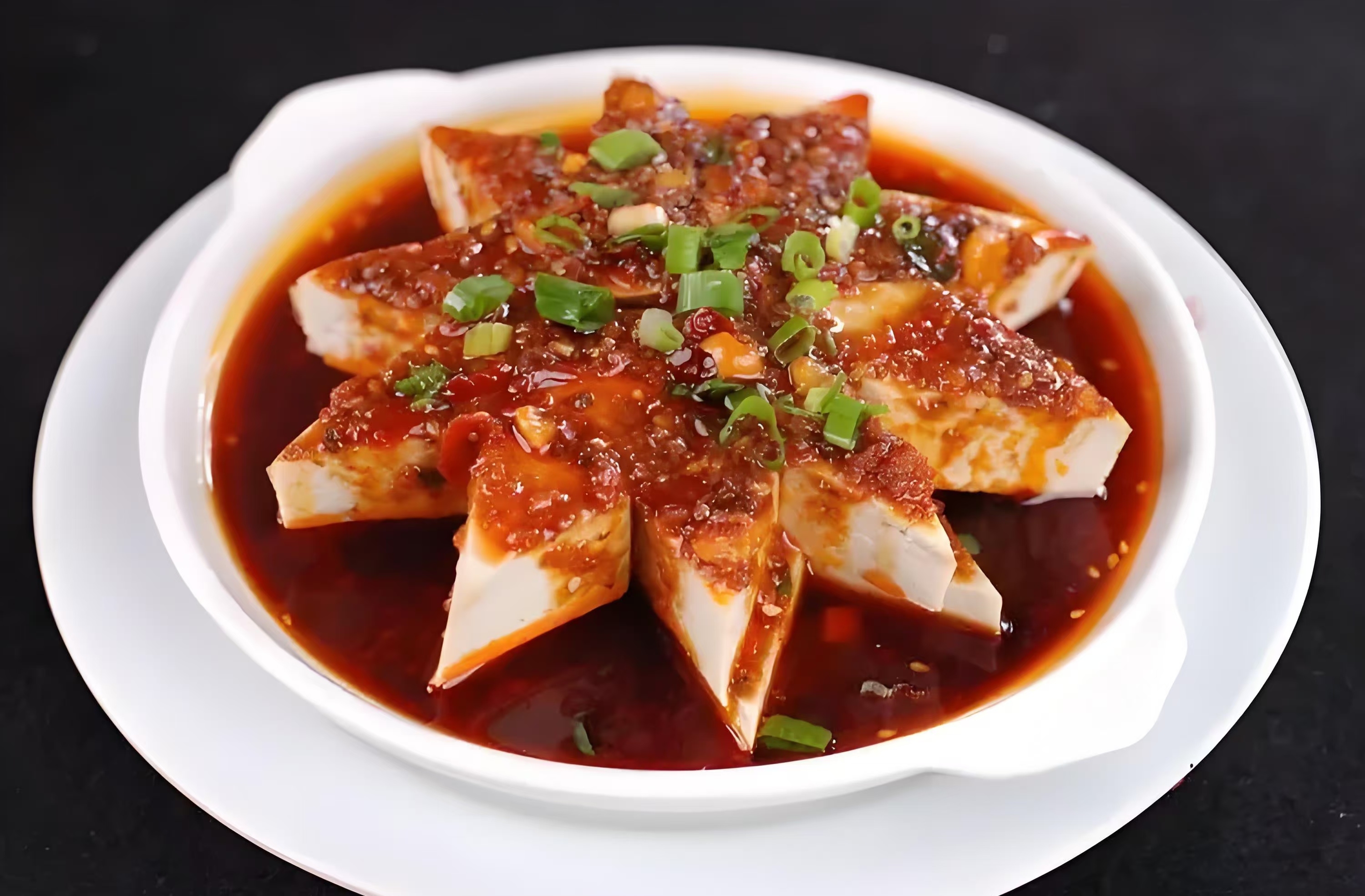 栾川特色美食纯卤水豆腐菜品唯美竖屏图片栾川豆腐辣椒葱花栾川调豆腐