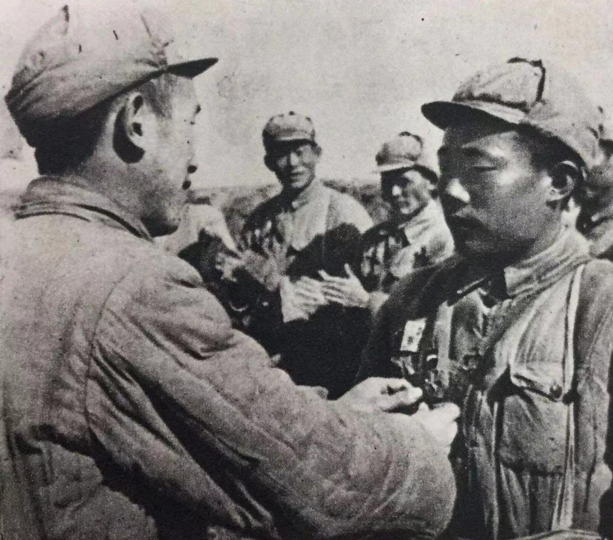 淮海战役,一国军为一个馒头向我军投降,不久后用馒头带回一个排