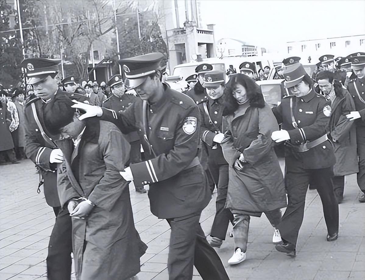 李连生是唐山本地人,本来在当地的矿山工作