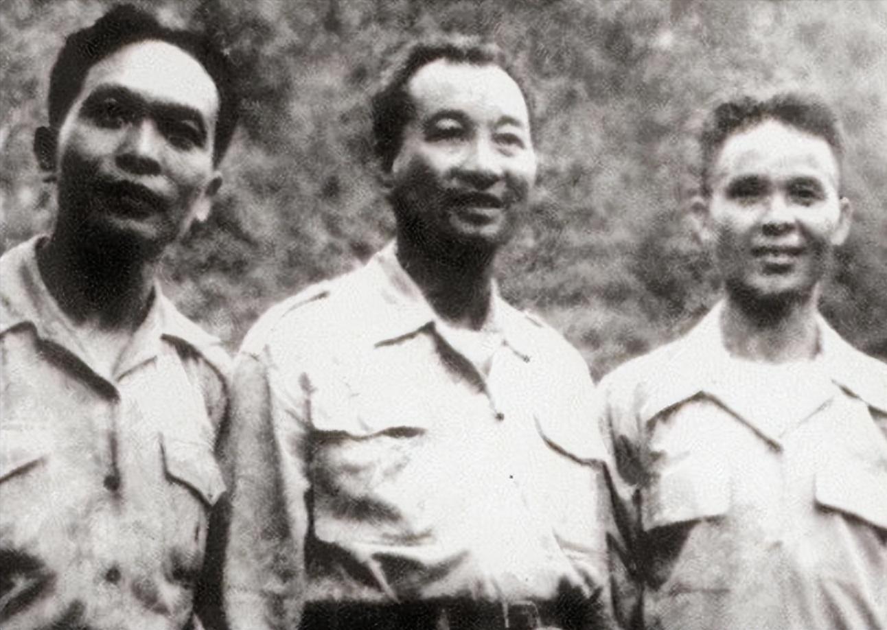 1950年陈赓带兵援越,越南人问:像陈赓这样的猛将,中国还有几位