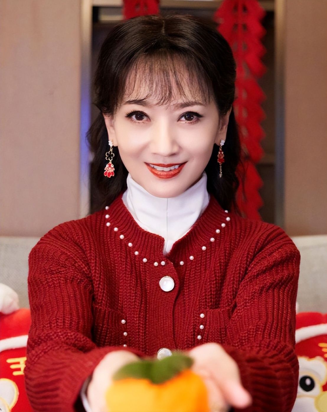 回顾不老女神是假的从刘晓庆到周慧敏皱纹堆积干瘪松弛?