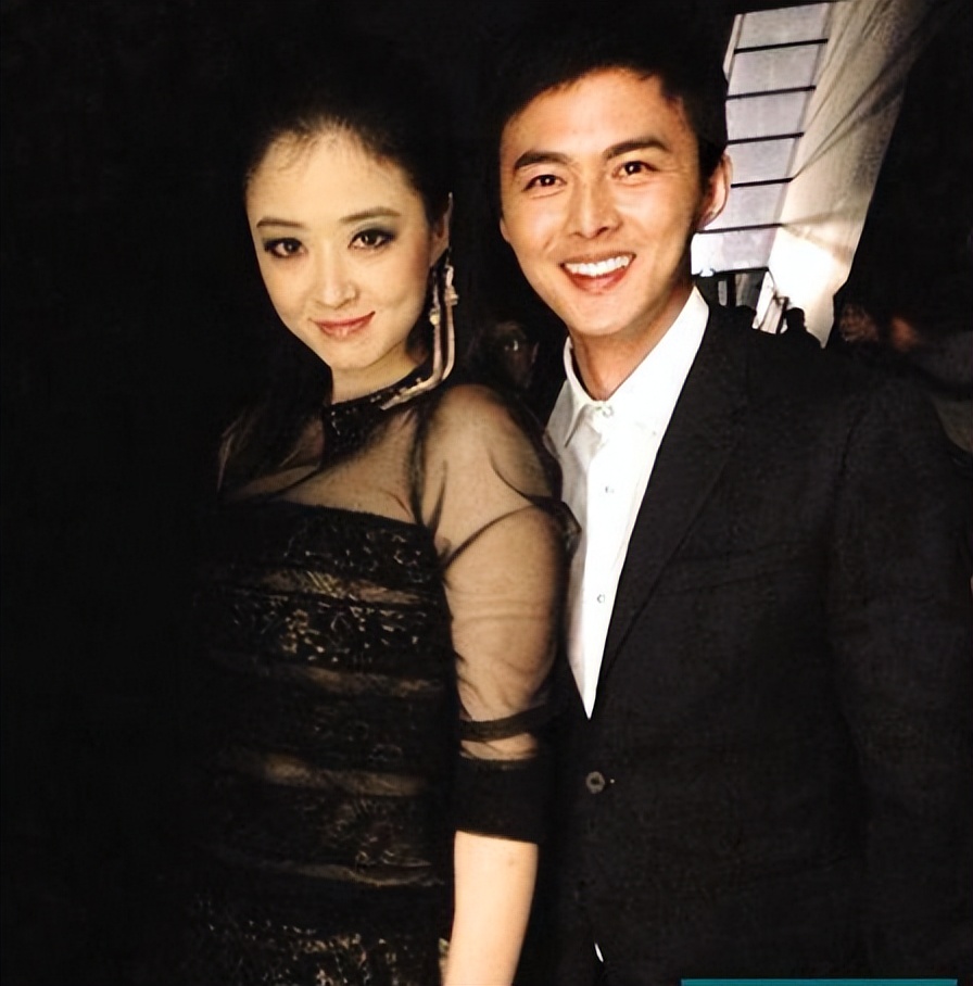 虽然蒋欣和叶祖新在各自的赛道活跃,完全没有交集,但看到两人的现状