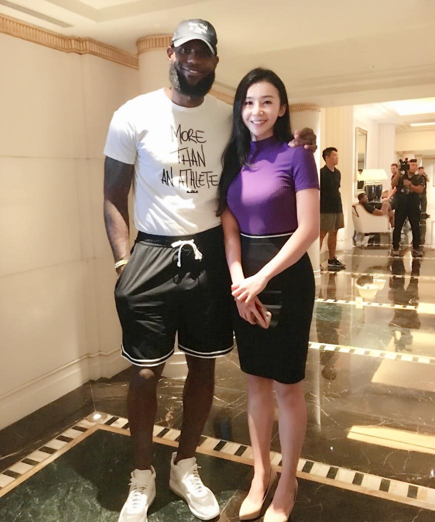 微胖界天花板!体育美女主持张曼源,极致腿臀比,太羡慕了!