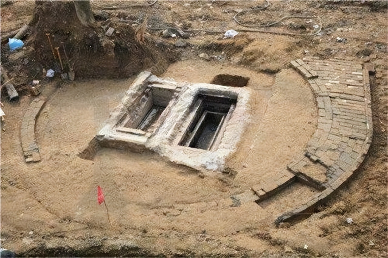 回顾:清朝女子因难产昏厥,误认为已死下葬,300年后墓中景象凄惨