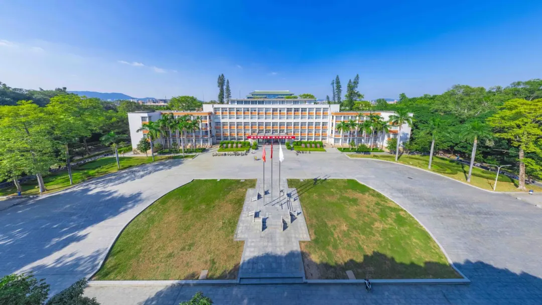 华南理工大学2025年新年贺词:融入大局 跨越山海 共赴新的荣光