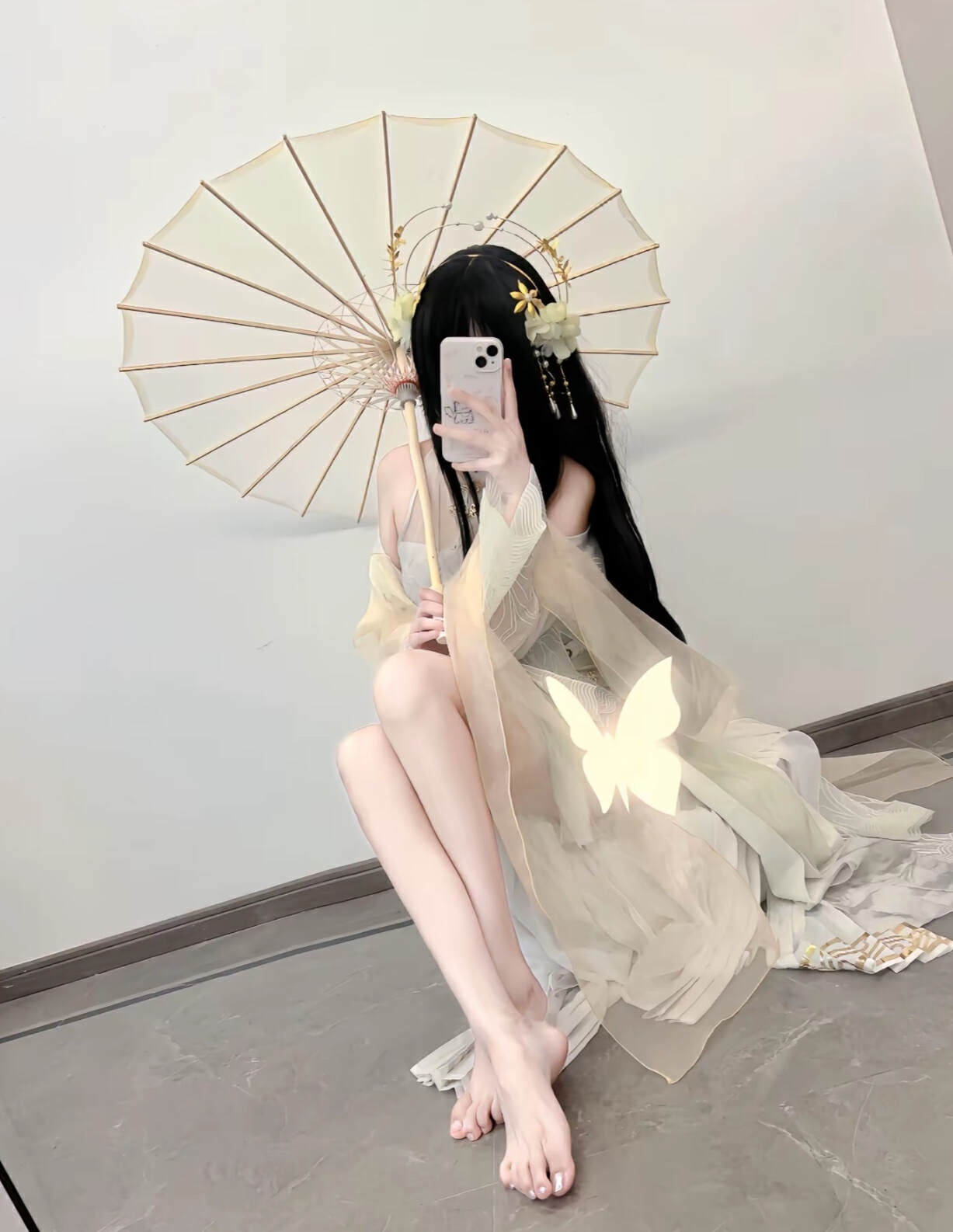 王者cos:娜可拥有"天下第一美腿"!灰白裙子超美,身材好诱惑