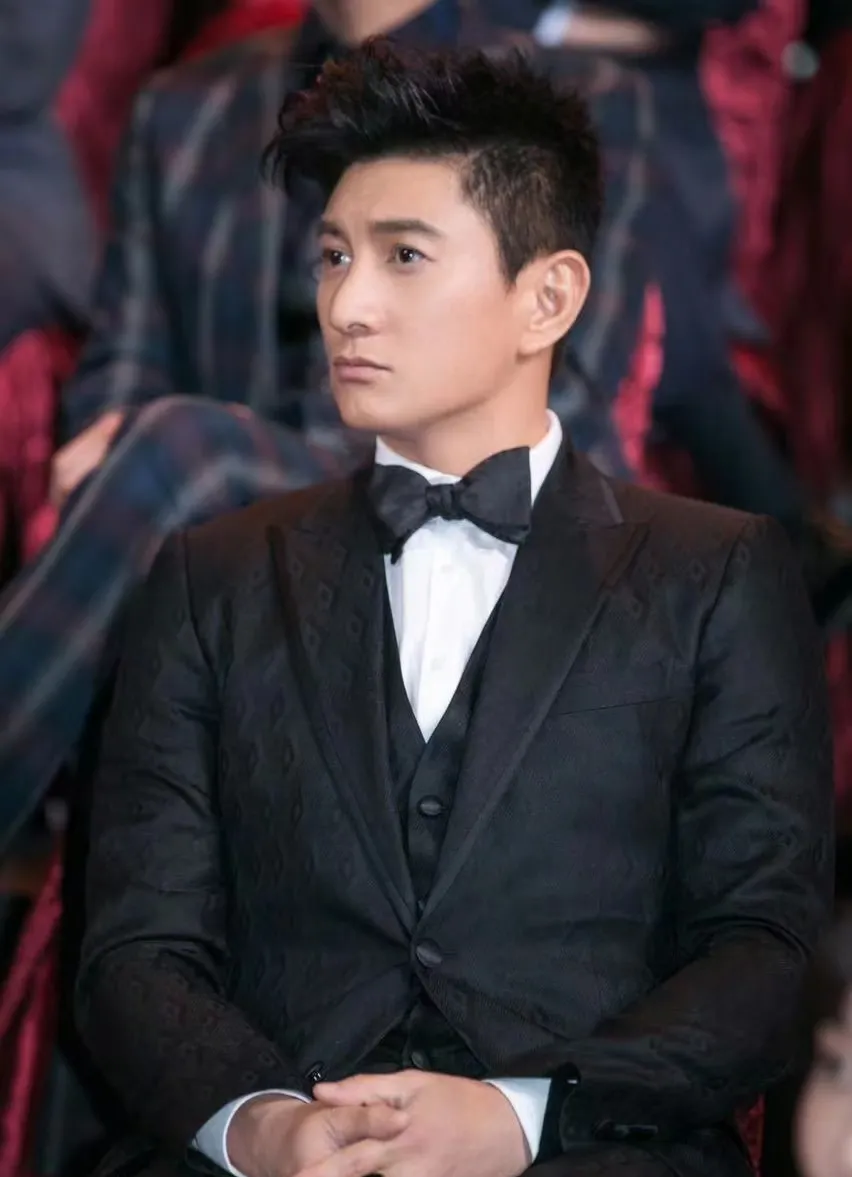 吴奇隆的三段感情经历. 1,初恋蔡少芬,就是甄嬛传中饰演皇后娘娘的,两