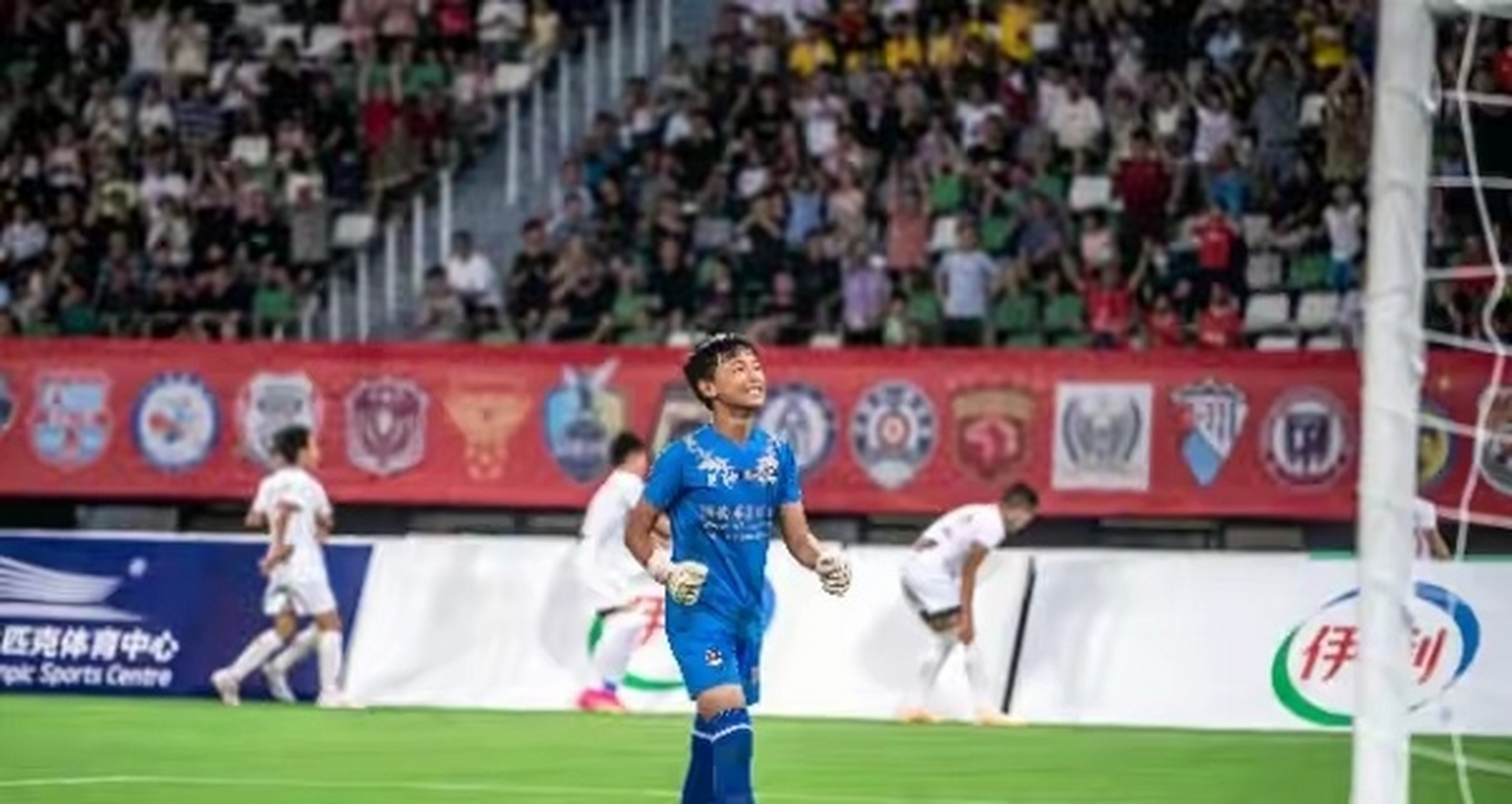 足球#  7月23日晚,长沙天马德馨园小学队与中国足球小将队交锋,进行