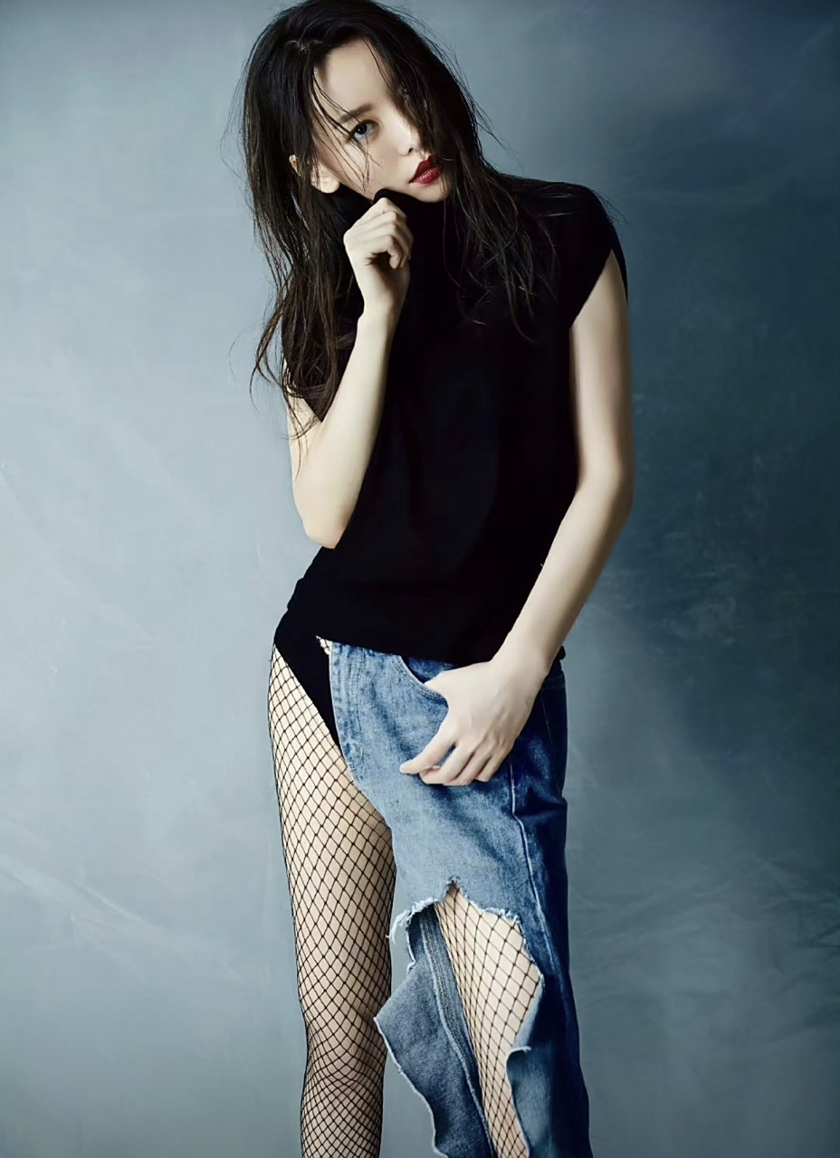 于文文,渔网袜的"奇葩"造型,超乎你的想象