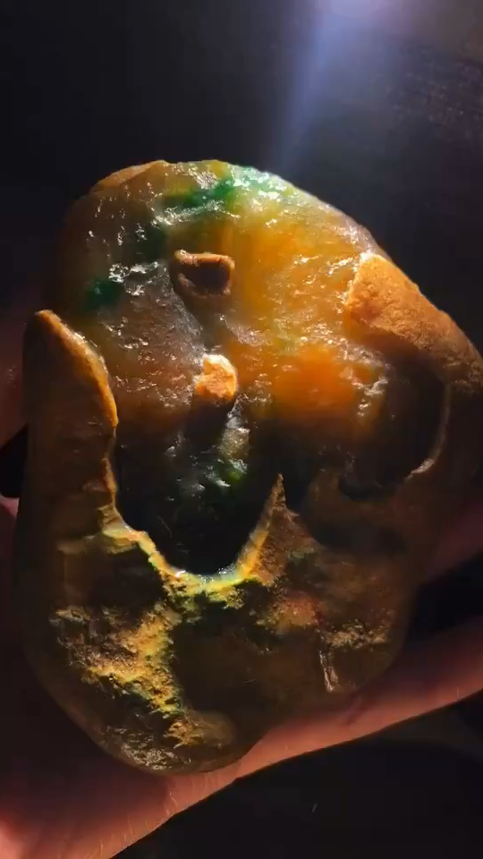 极品大马坎黄加绿翡翠原石!