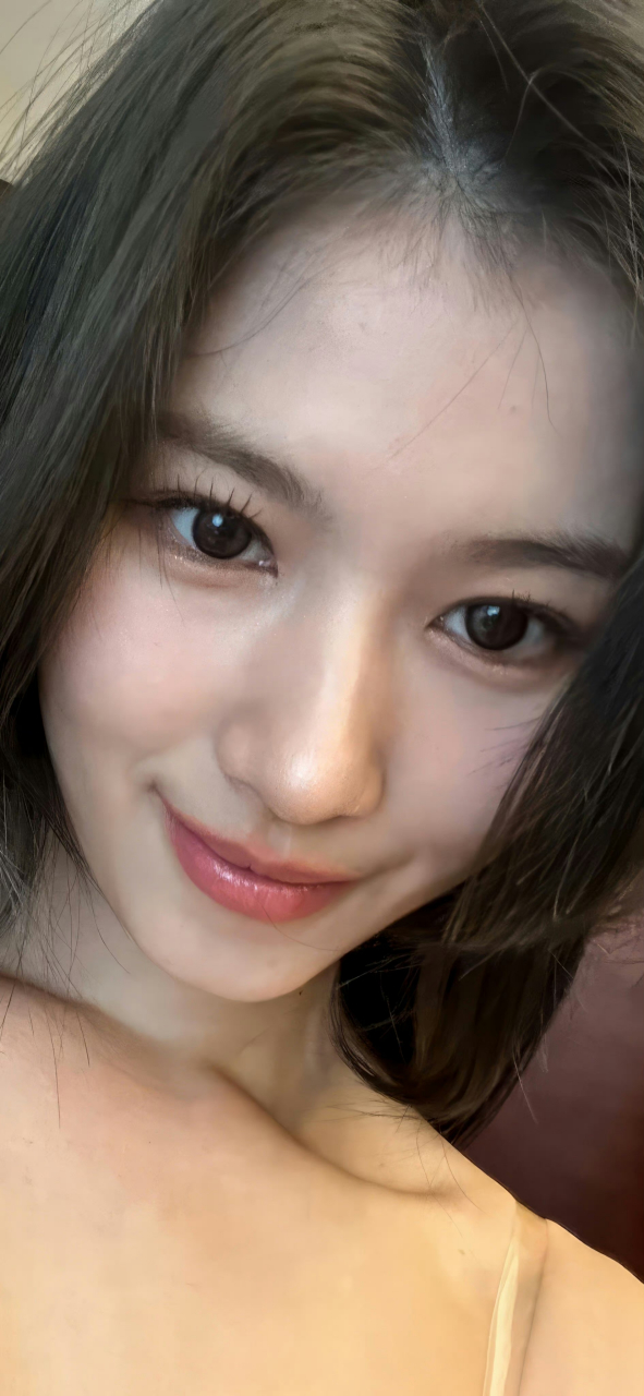 凑崎纱夏水汪汪的大眼睛