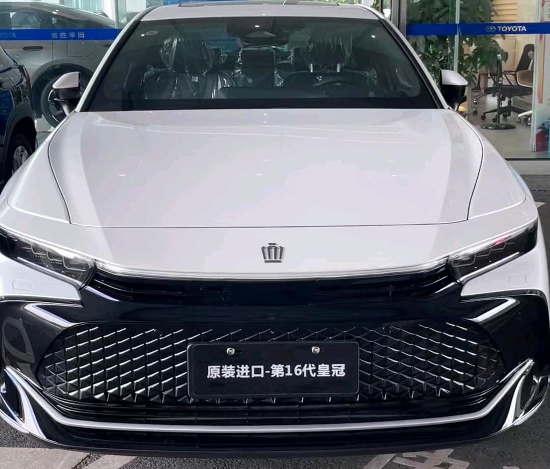 第16代皇冠"销量曝光",运动时尚风格,可选2.4t动力,时尚犀利