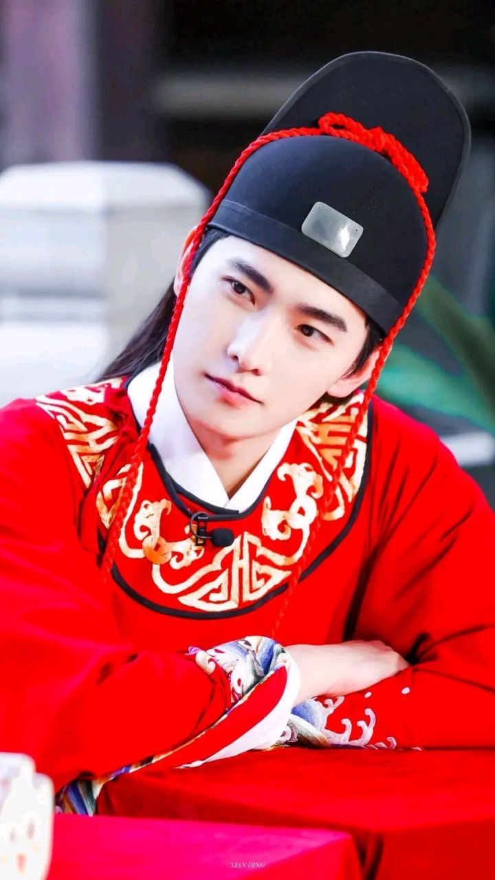 杨洋这个红衣展昭,喜庆帅气!