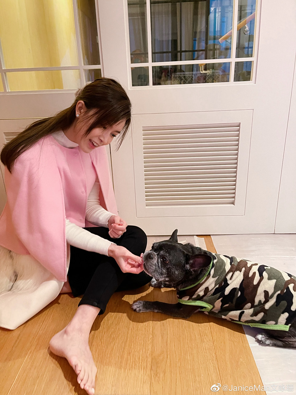 怪不得文咏珊的身材这么好原来天天都健身