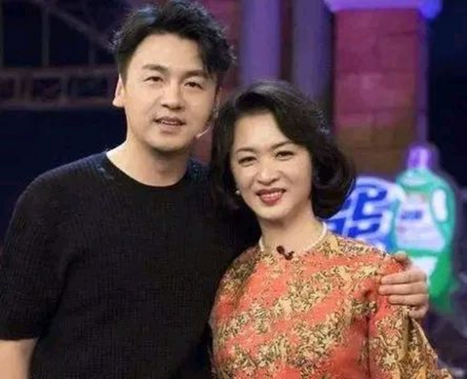 "雷佳音身高184,他爸爸身高185,但他妈妈身高只有1米58,在东北,女生
