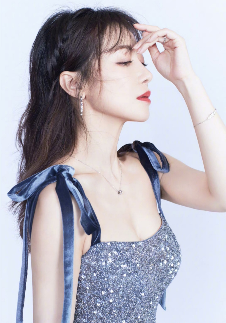 陈紫函# 白皙水嫩的肌肤,性感妖娆的身材,丰满傲人的事业线,御姐范