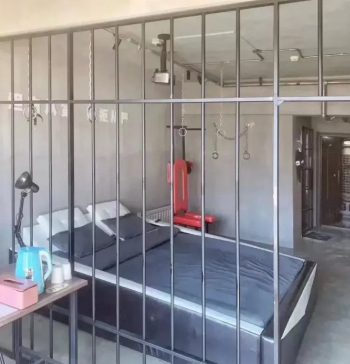 某酒店推出的监狱主题房,真的会有人去住吗?