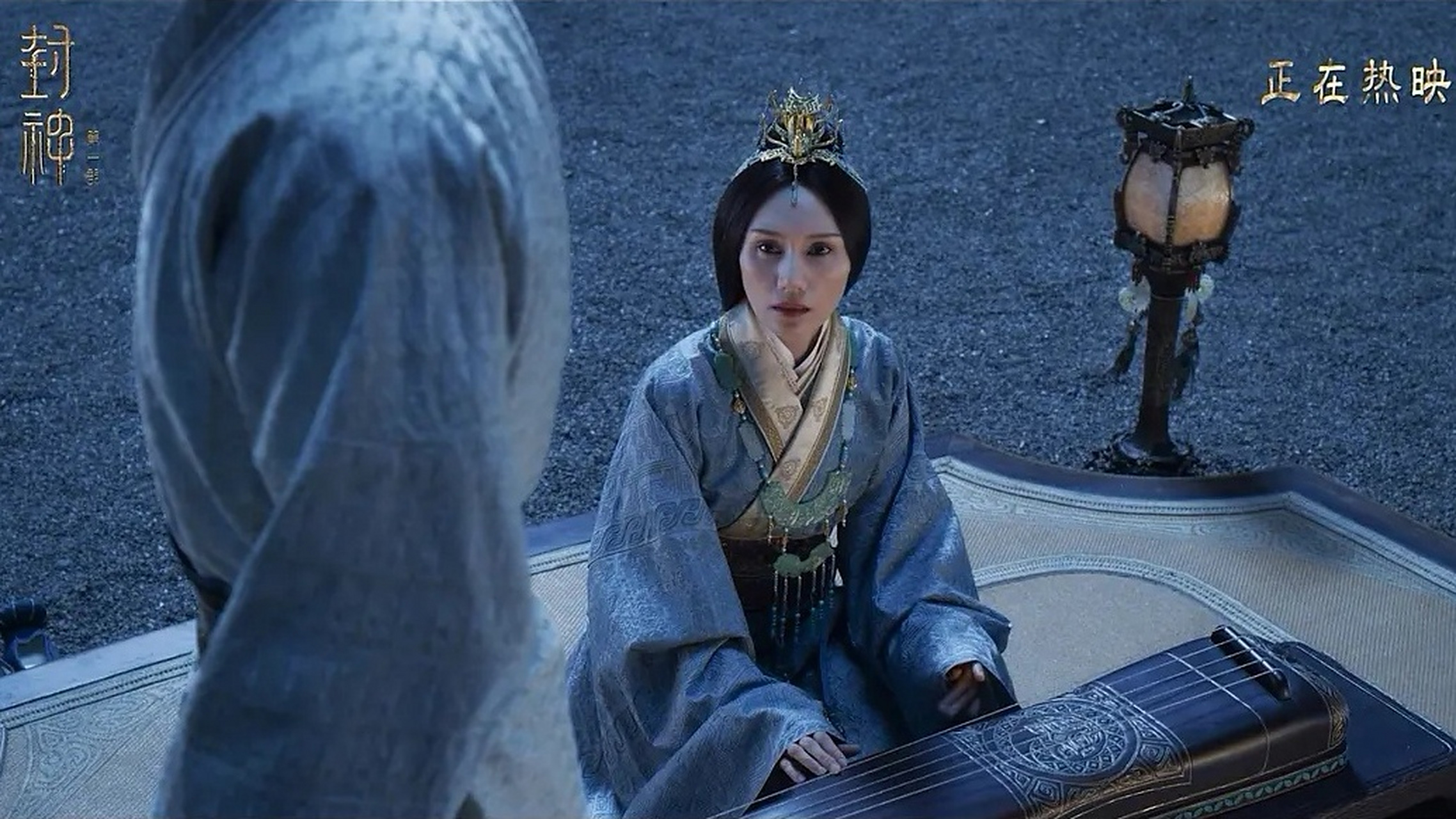 袁泉的眼神戏太绝了,她饰演的姜王后是个非常复杂的角色,在片中有三重