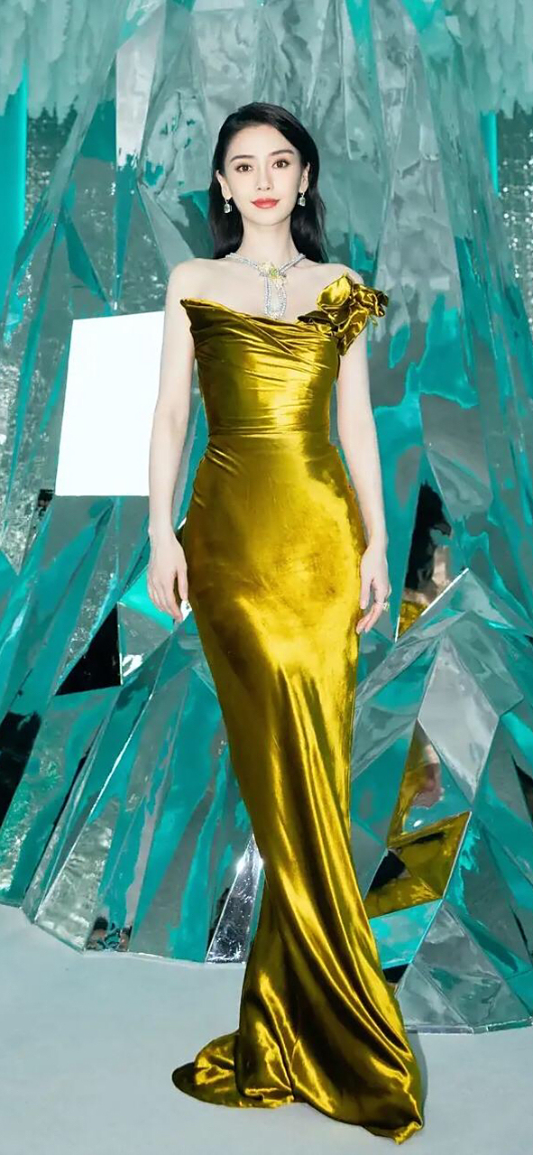 模特出身的杨颖身材很好