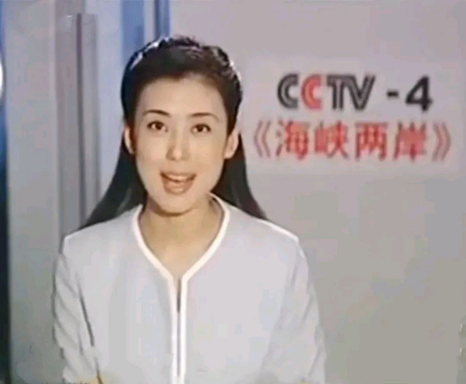 二十年过去,如今44岁的李红比起年轻时变化不小,但是依然美丽端庄