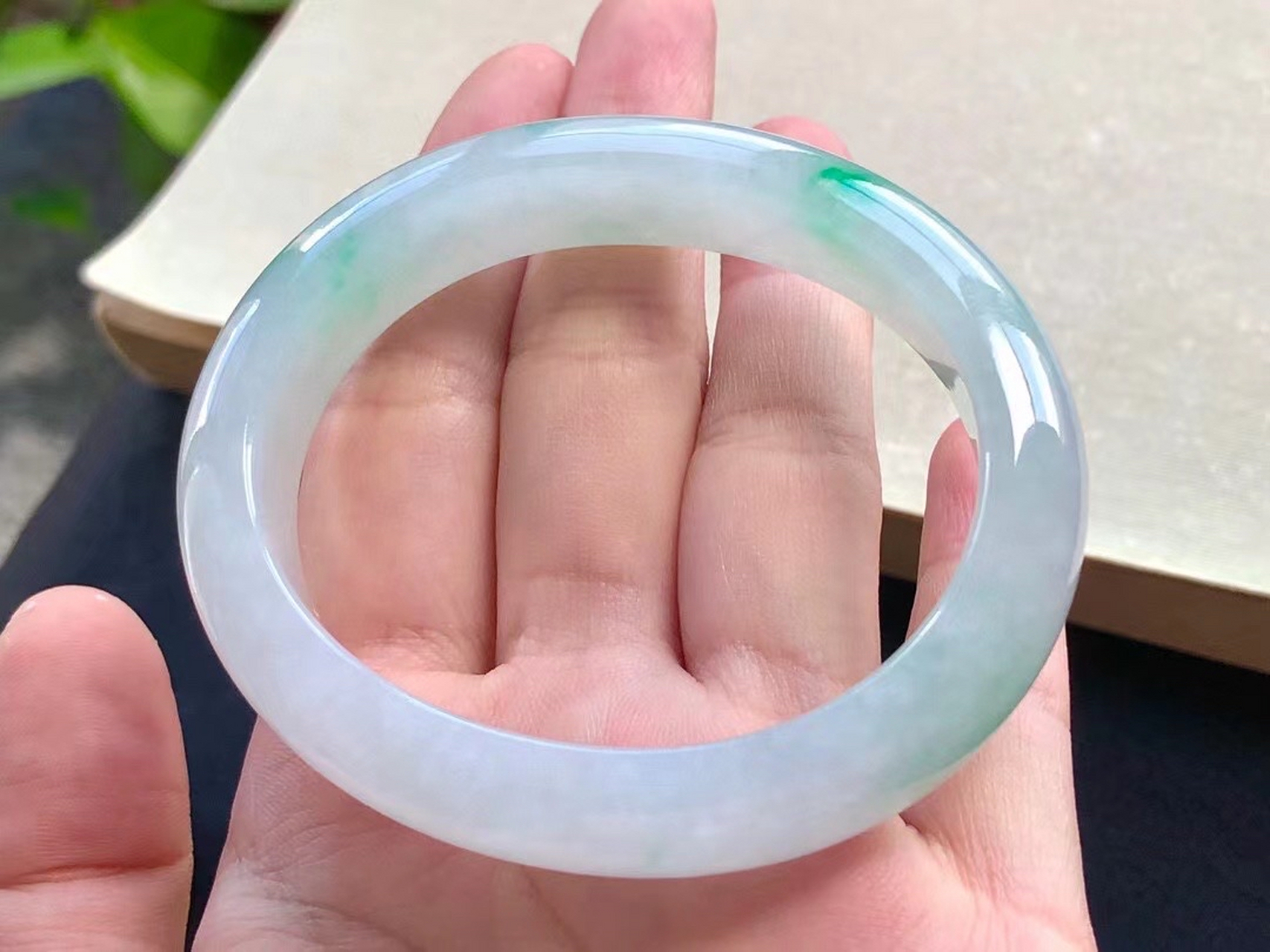 9797【圈口53】9797 天然翡翠贵妃手镯 肉质细腻温润,柔美