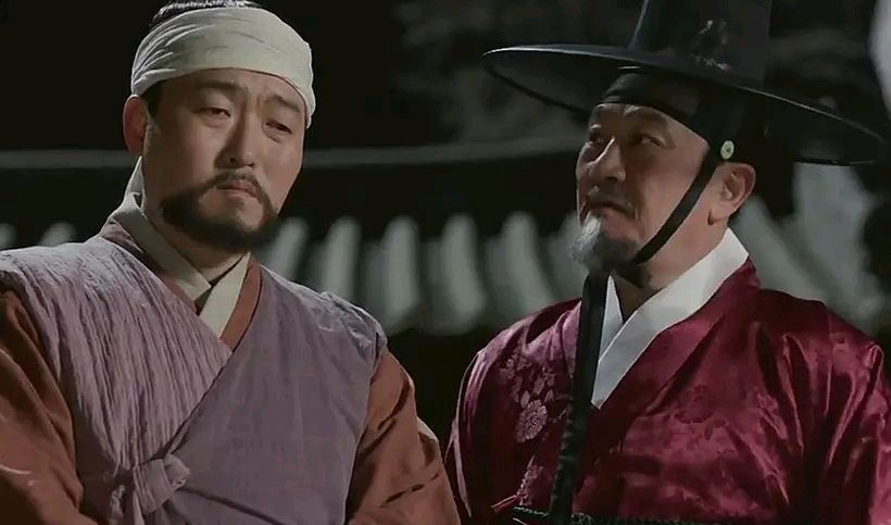 《逆贼:偷百姓的盗贼》第8集,母亲遭村霸欺负,男孩爆发超能力