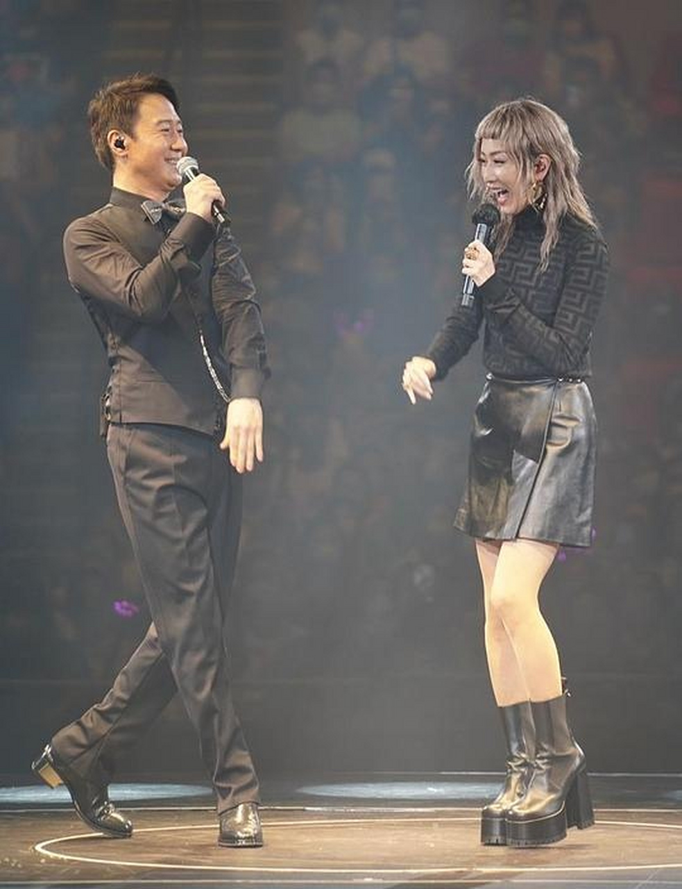 郑秀文,1972年8月出生于中国香港,祖籍广东省,中国香港女歌手,演员.