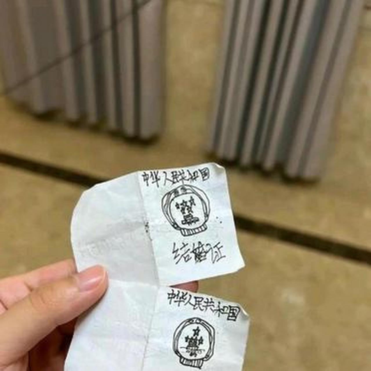 这门婚事我不同意,张梓馨字写的不好.