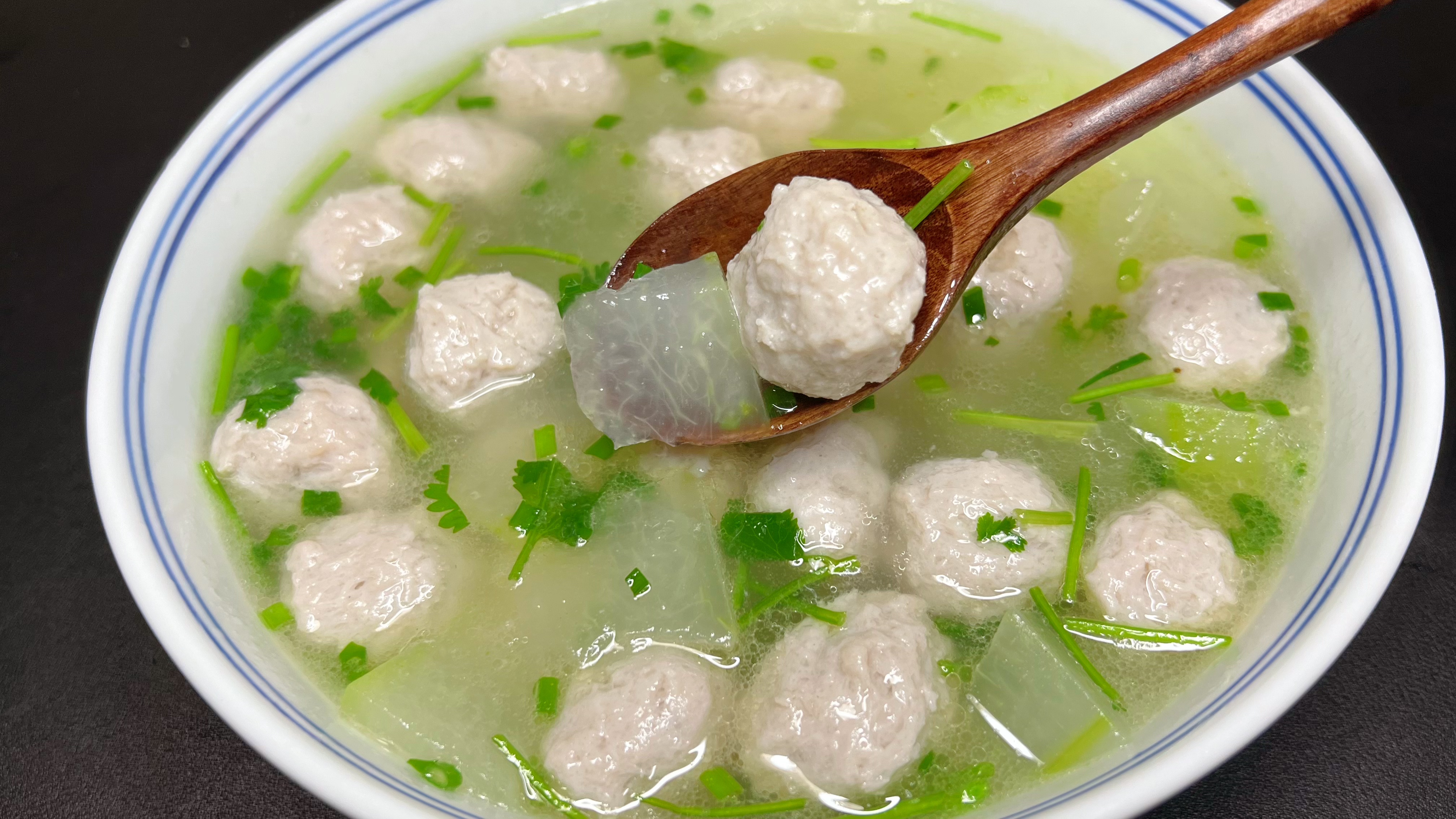 冬瓜丸子汤好吃有秘诀,偷偷告诉你饭店不外传的秘诀,汤鲜味美!